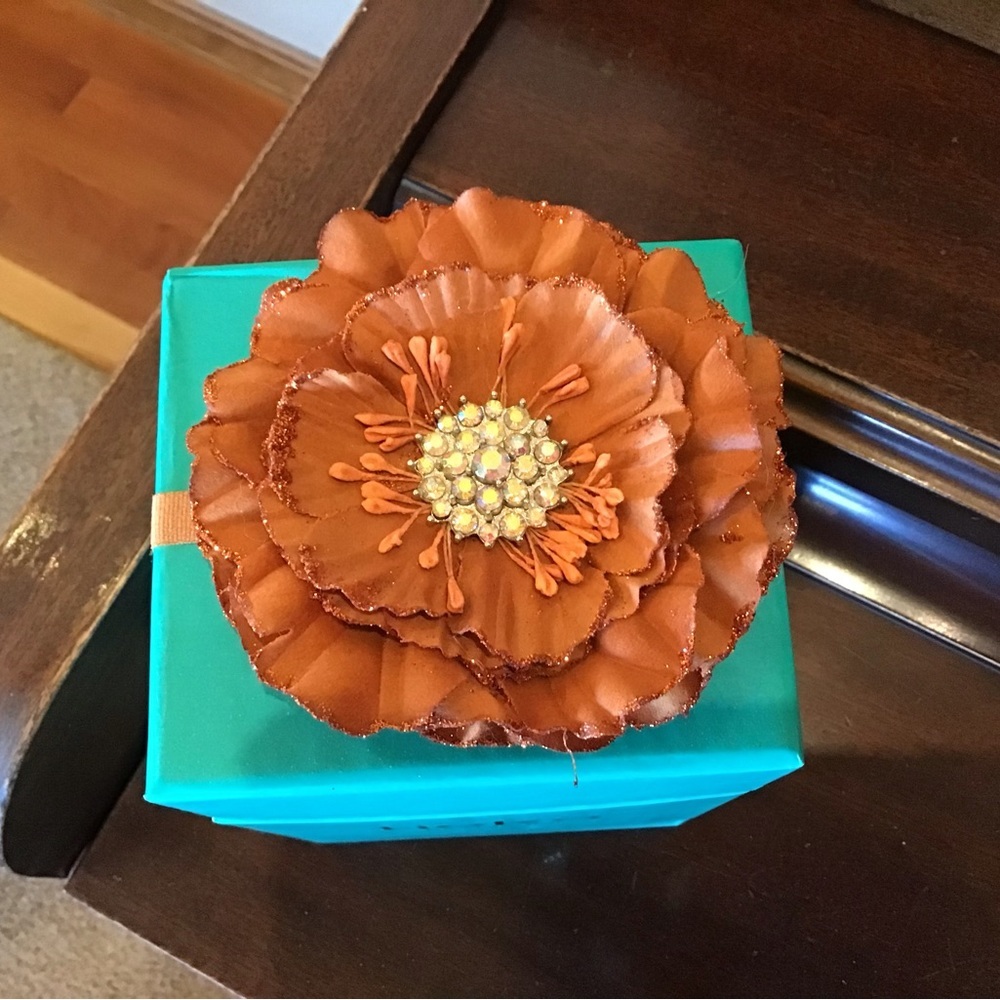 Tieks flower box topper - Chestnut